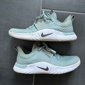 Women’s Nike Shoes 7.5